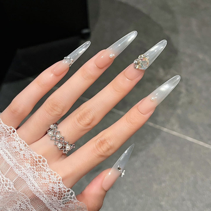 Luxuriöse mit Kristallen besetzte Press-On Nail Extensions Karnz