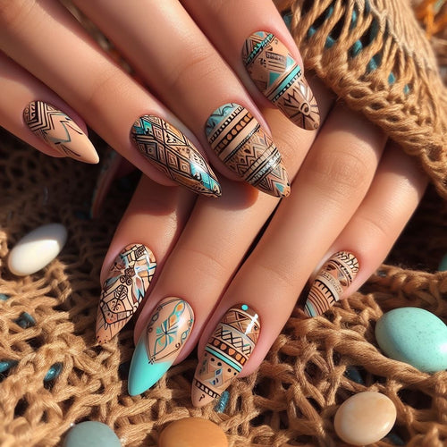 Kunstnägel mit exotischem Tribal-Design Karnz