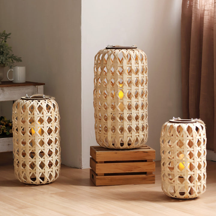 Elegante Laterne aus handgewebtem Naturmaterial Karnz