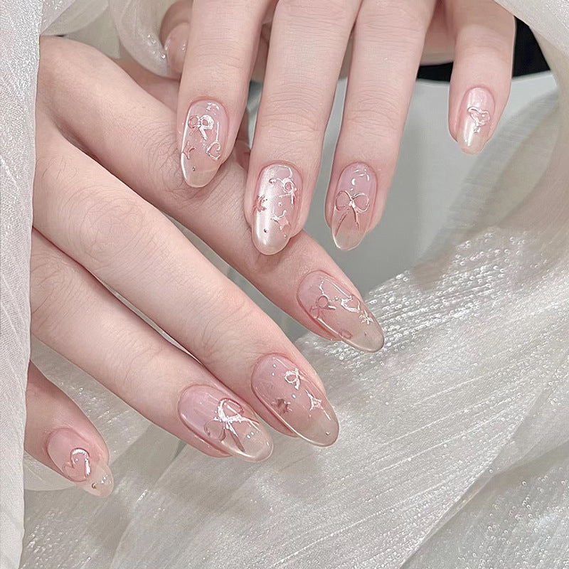 Elegante künstlerische Press-On-Nagelkunst mit Schleifen- und Herzdesigns Karnz