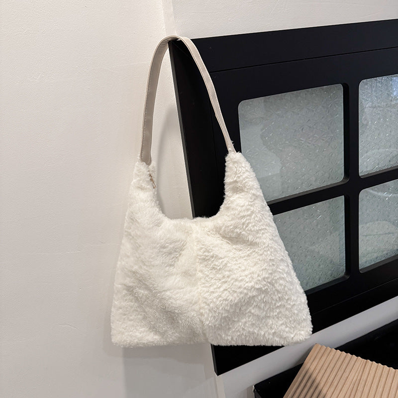 Luxuriöse Faux-Fur Schultertasche