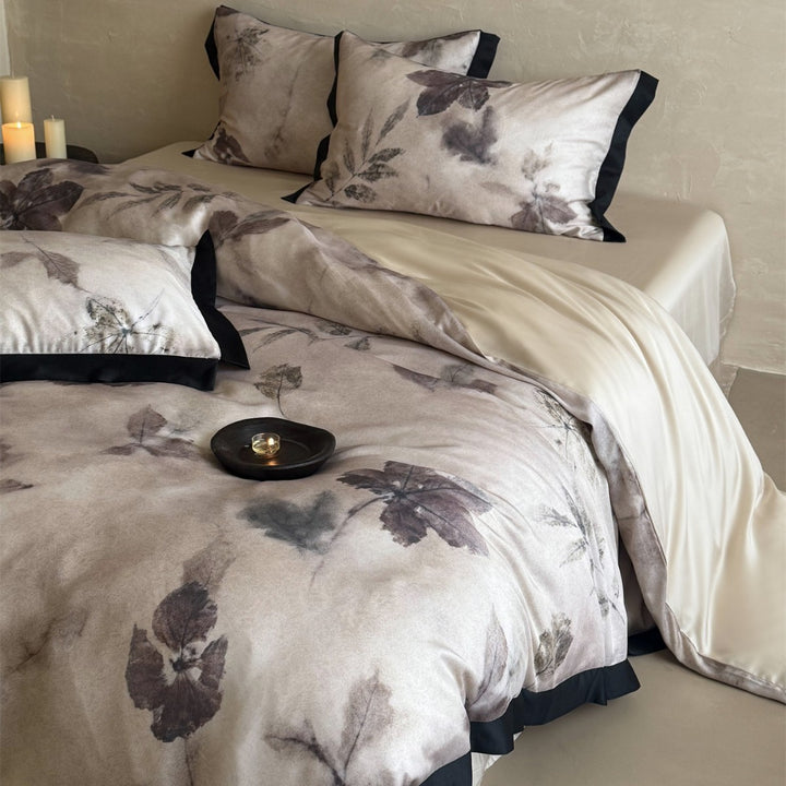 Luxuriöses Satin-Blumen-Bettwäsche-Set mit kontrastierendem schwarzem Rand