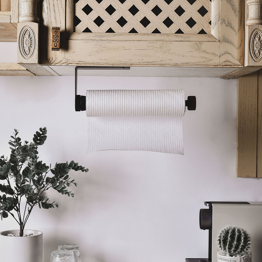 Moderne Wandgarderobe mit Holzdetails Karnz