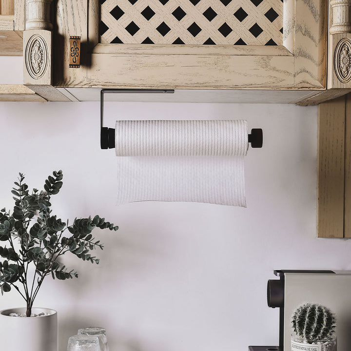 Moderne Wandgarderobe mit Holzdetails Karnz
