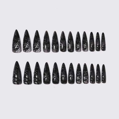 Kunstnagelset mit glamourösem Gothic-Design Karnz