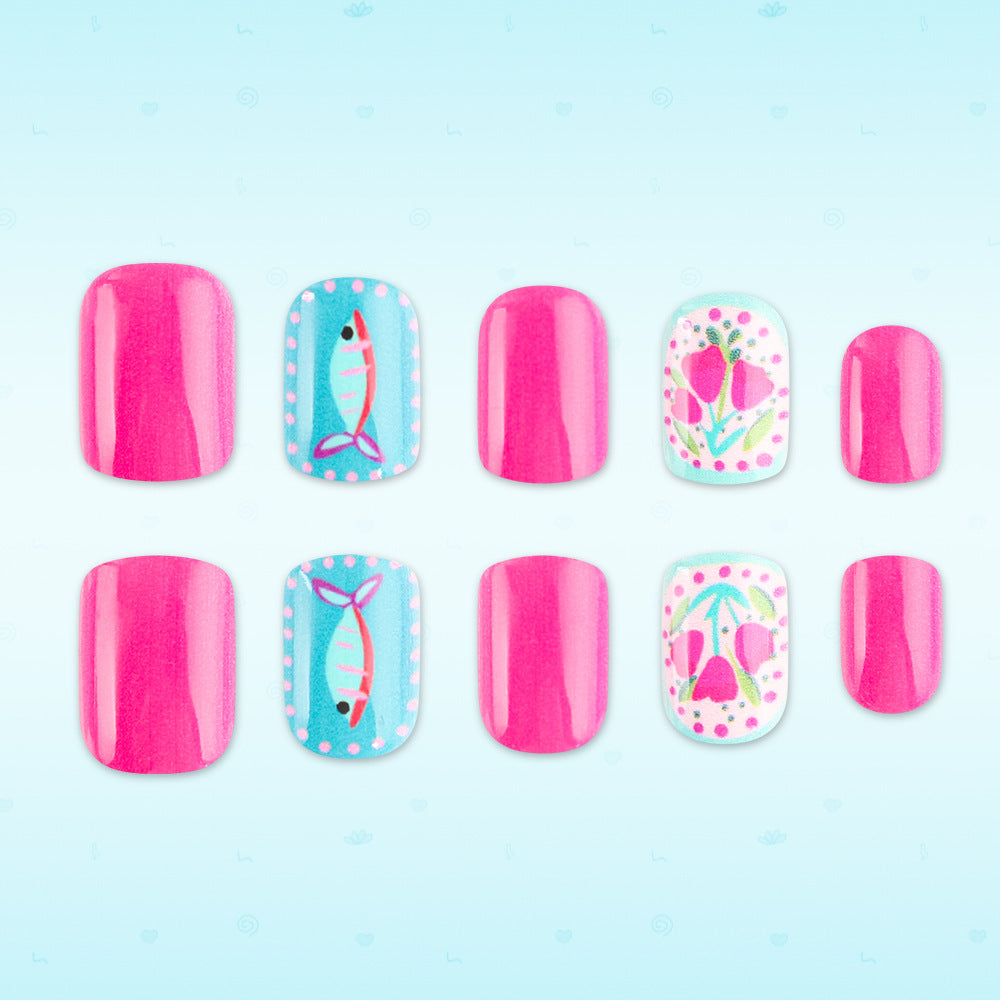 Künstlerische florale Nagelkunst Karnz