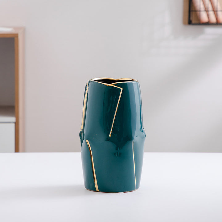 Dekorative Keramikvase mit goldener Akzentuierung Karnz