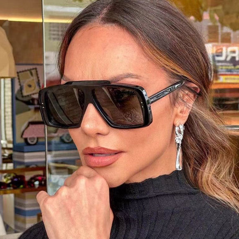 Damen Oversized Sonnenbrille im modernem Design Karnz