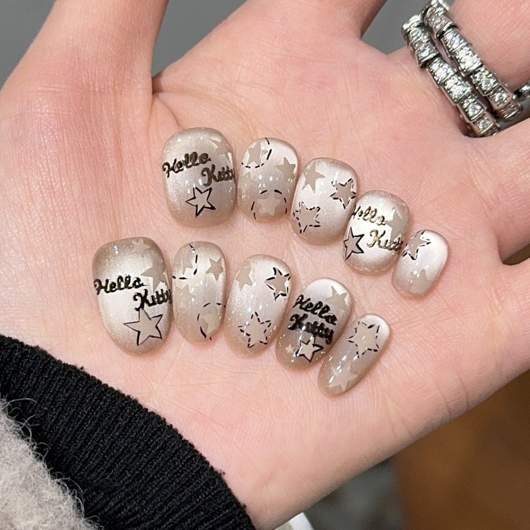 Künstliche Nagelspitzen mit Hello Kitty-Design Karnz