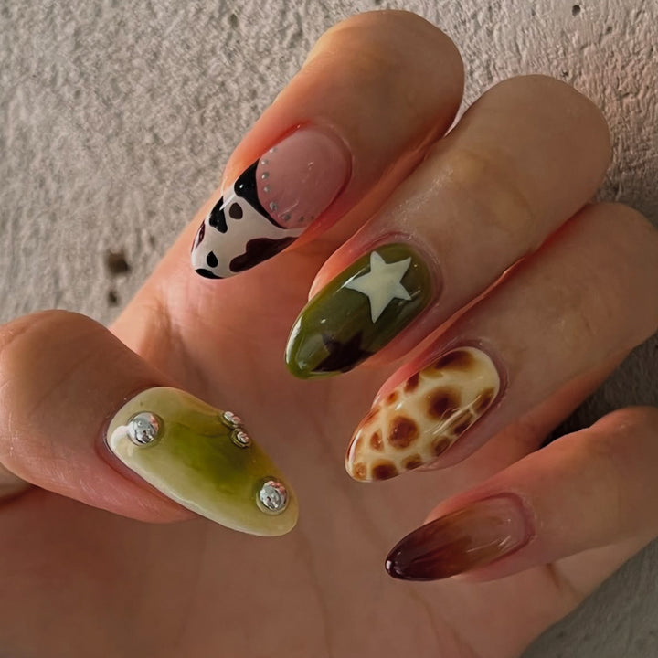 Kreative Kunstnägel mit Einzigartigen Tiermotiven Karnz