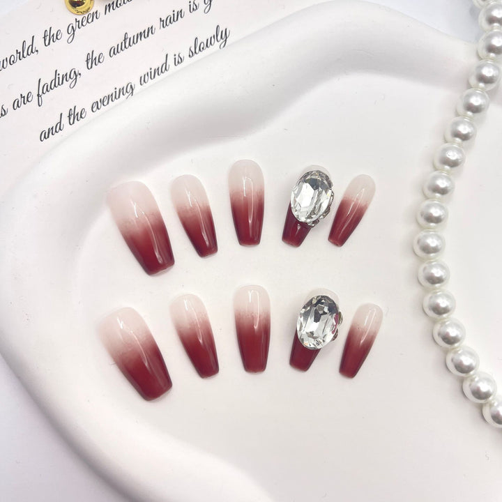 Elegantes Gradient Press-On Nagelkunstset mit Kristallen