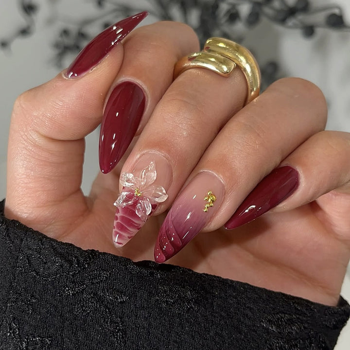 Kunstnagelset mit modernem Spitzen-Design und eindrucksvoller Blütenapplikation Karnz