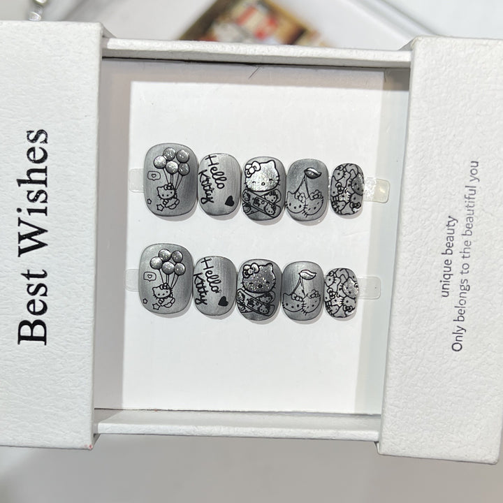 Künstlerisches Press-On Nagelset mit verspielten Charakterdesigns Karnz