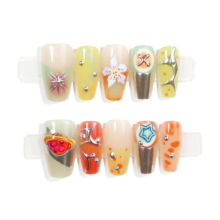 Künstlerische Nagelkunst Karnz