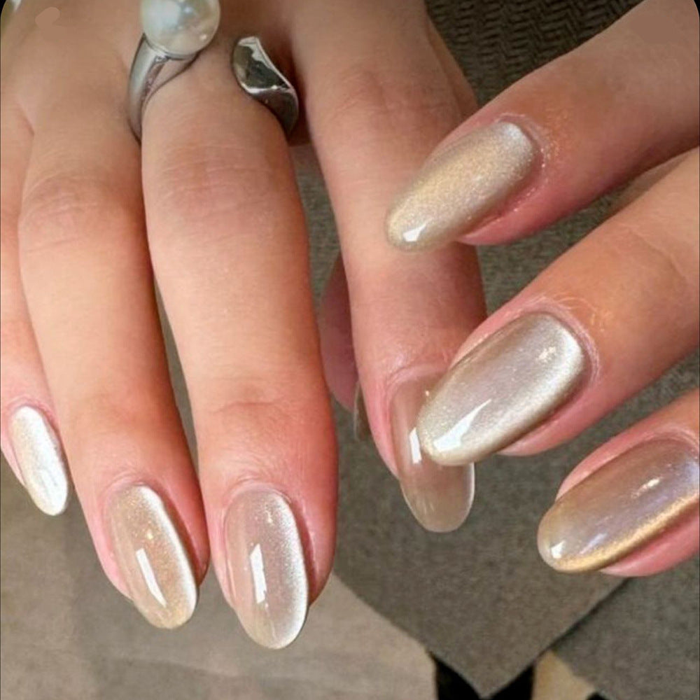 Kunstnägel mit Elegantem Glanz Karnz