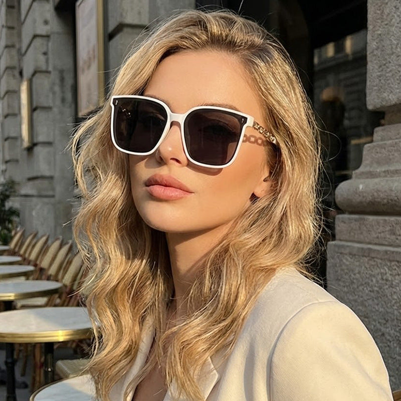 Damen Modische Sonnenbrille mit edlem Kettenrahmen Karnz