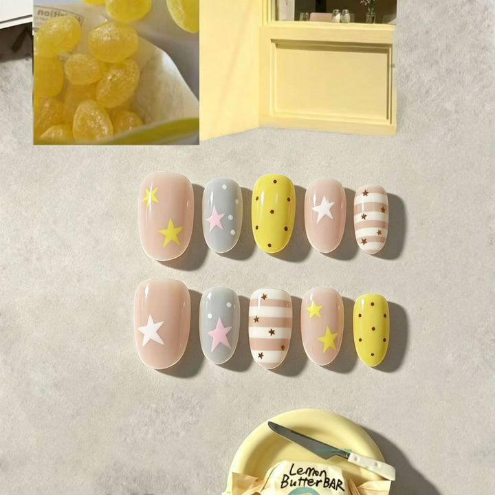 Dekorative Nagelkunst Karnz