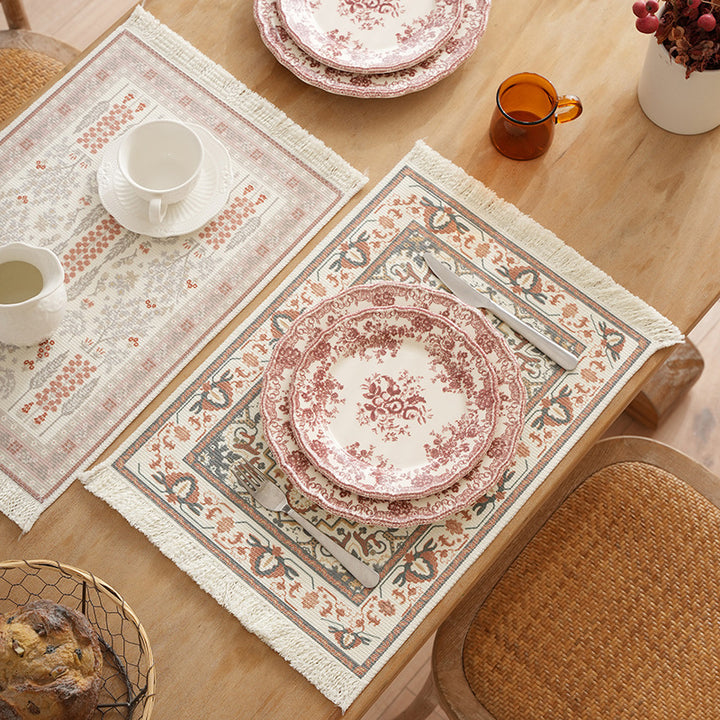 Gewebter kleiner Läufer-Teppich im Vintage-Ornamentstil mit Fransen