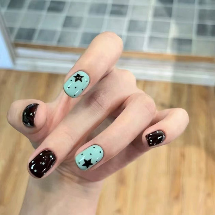 Trendige Grafik Nagelkunst Set Karnz