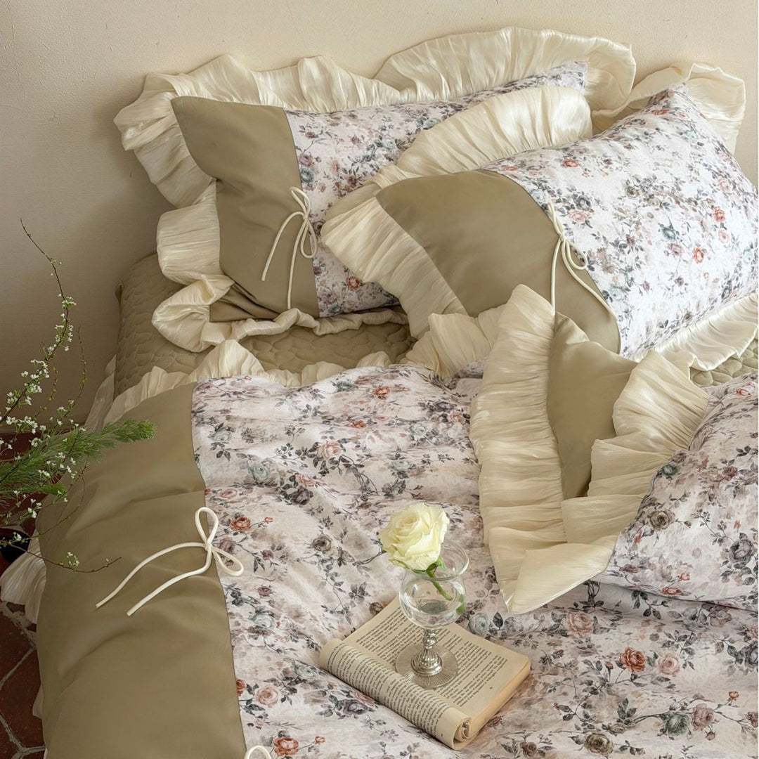 Romantisches Rüschen-Bettwäsche-Set mit floralem Vintage-Muster und Zierbändern