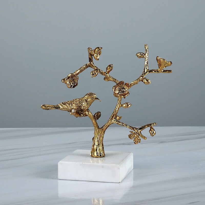Verschnörkelte Vogel- und Blumen-Skulptur