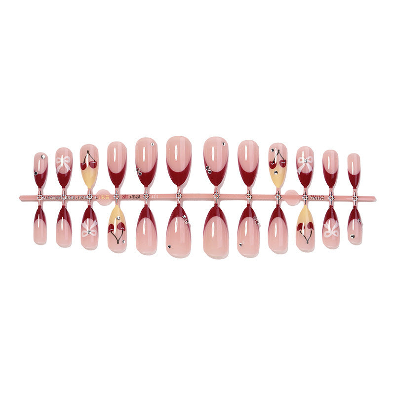 Designer Kunstnagelset mit elegantem Spitzen-Design Karnz