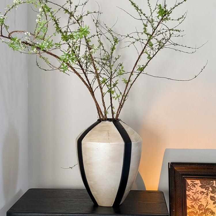 Elegante geometrische dekorative Vase