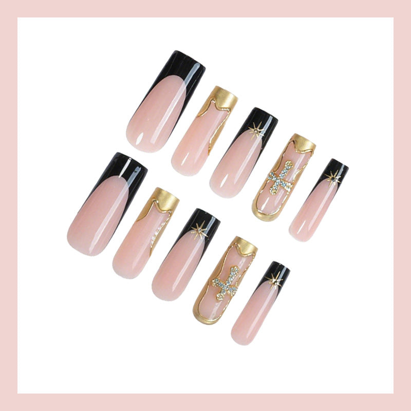 Designer Kunstnagelset mit glamourösen Verzierungen Karnz