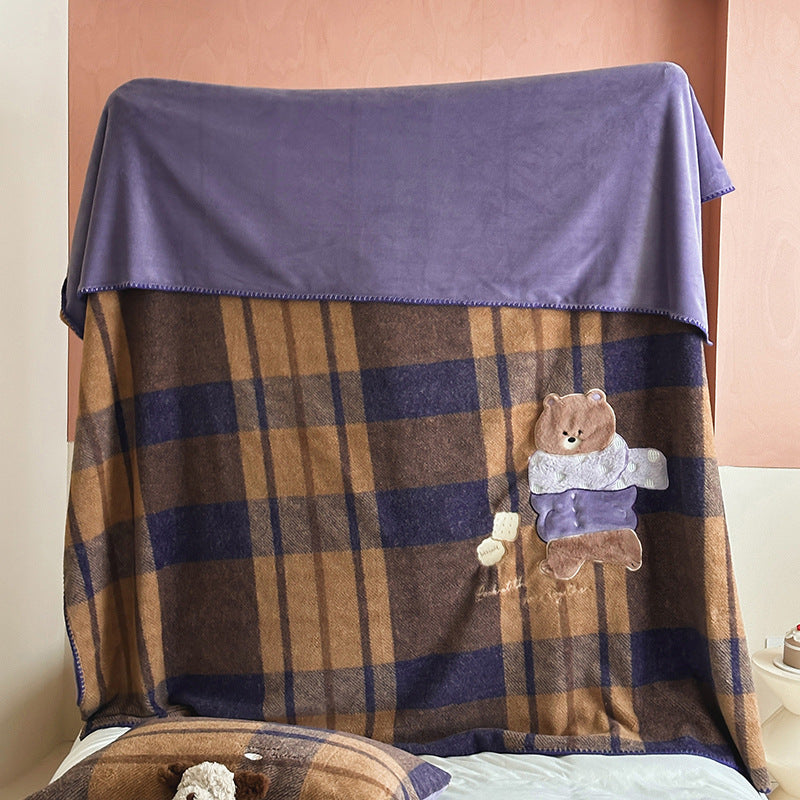 Kuscheldecke kariert mit applizierten Tiermotiven und weichem Veloursfutter