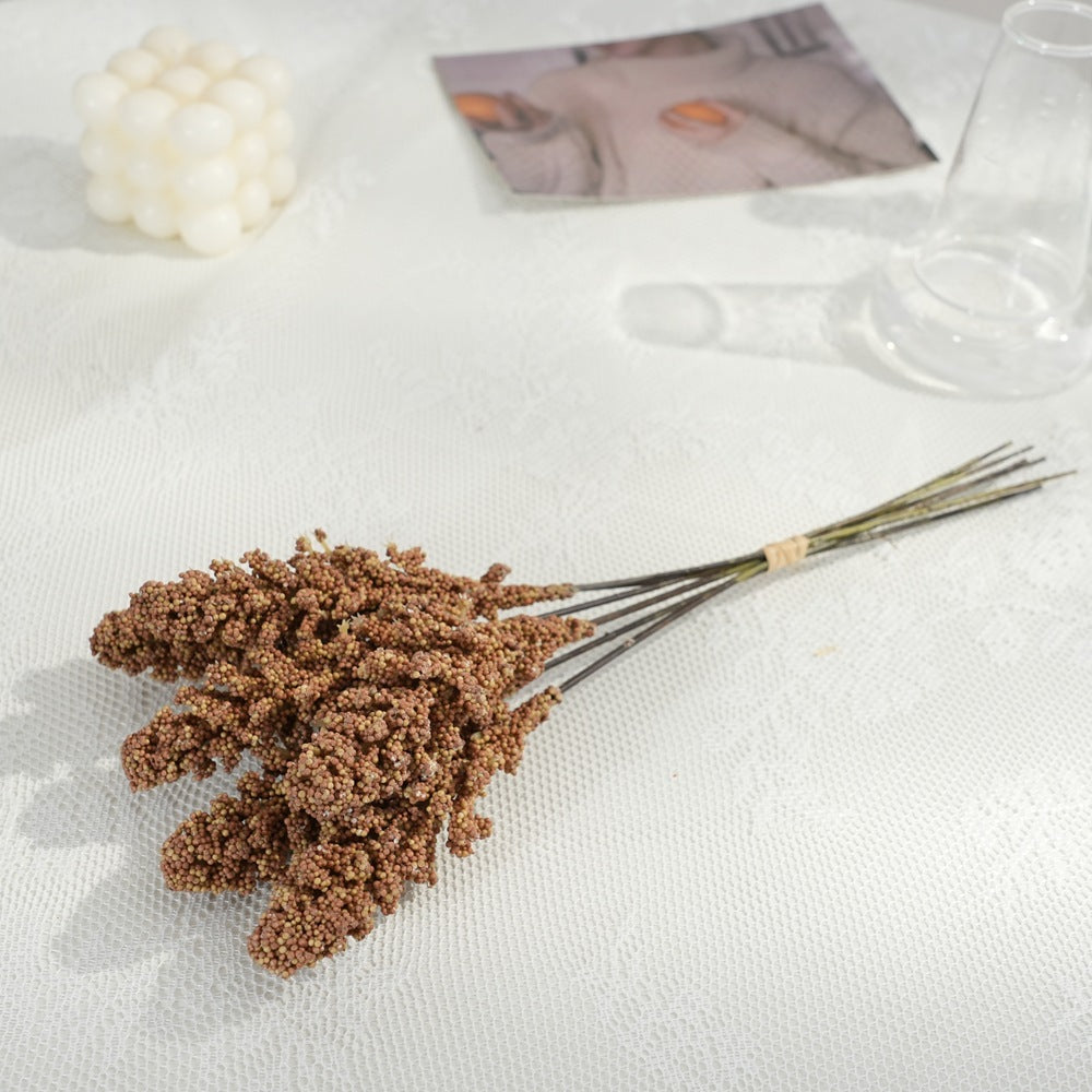 Künstlerische getrocknete Blumenstielanordnung