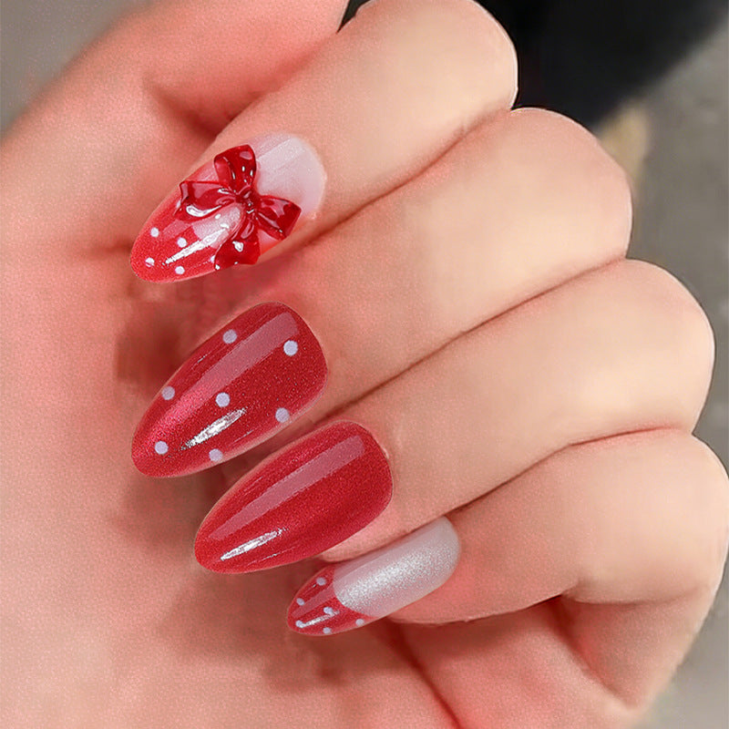 Kunstnagelset mit verspielten roten Polka Dots und Schleifen Akzenten Karnz