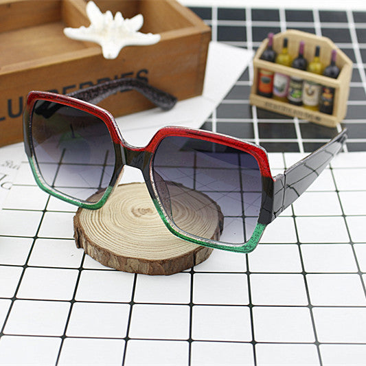Damen extravagante quadratische Sonnenbrille mit einzigartigem Design Karnz
