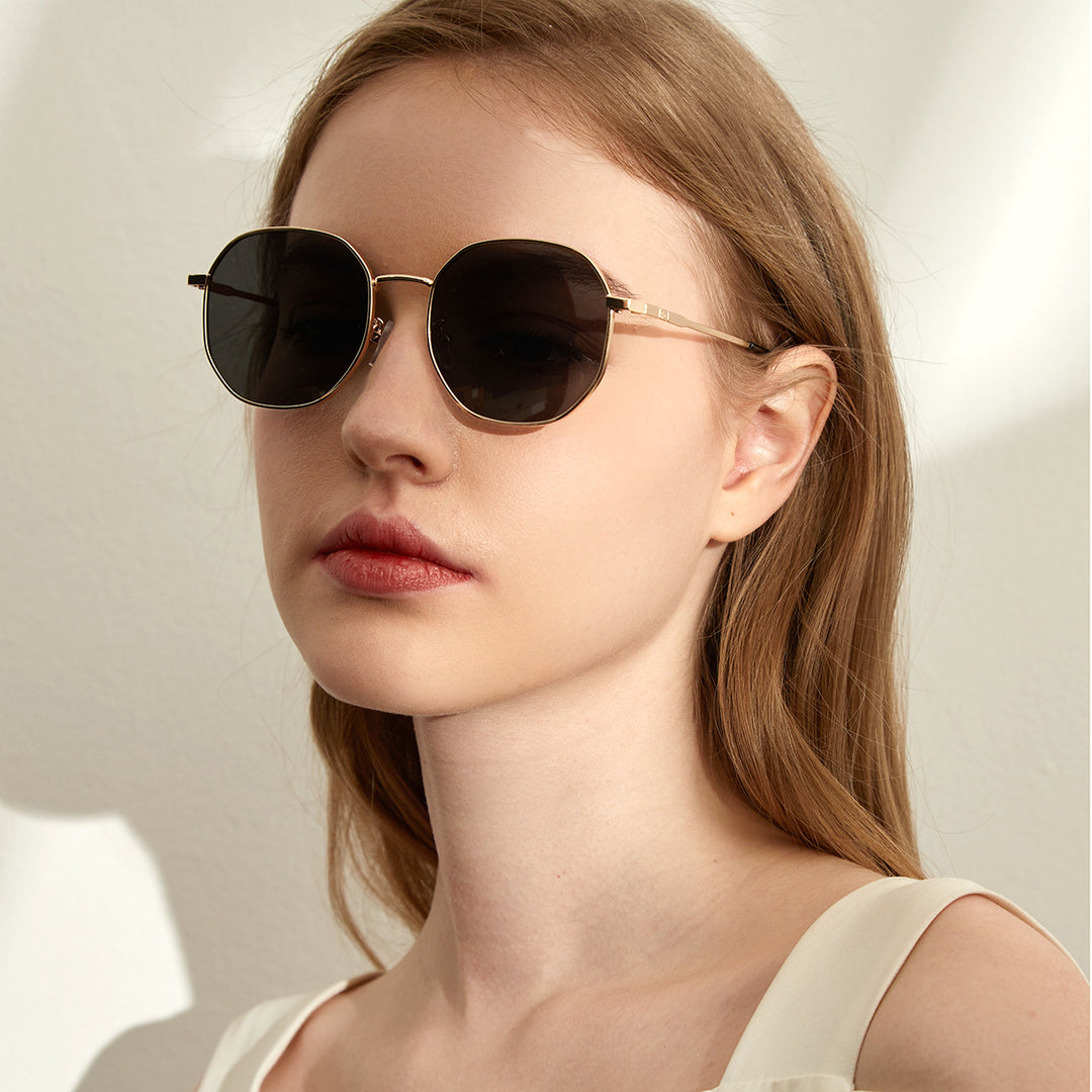 Damen elegante Sonnenbrille mit auffälliger Rahmenstruktur Karnz