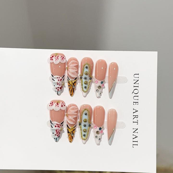 Künstlerische Press-On Nageldesigns