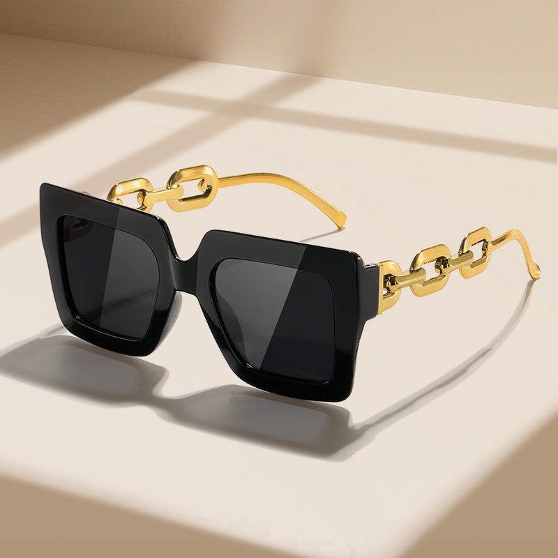 Damen Modische Sonnenbrille mit einzigartigem rechteckigen Rahmen und Kettendetails Karnz