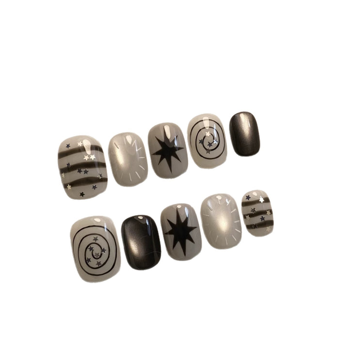 Künstlerisches Press-On-Nagelkunst-Set mit himmlischen Designs