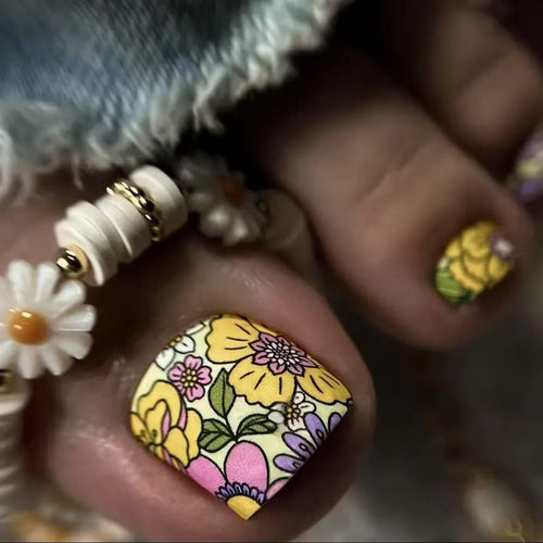 Kunstnagel-Set mit buntem Blumendesign Karnz