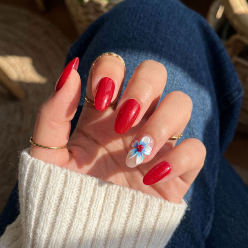 Künstlerisches Press-On-Nagelset mit floralen Verzierungen Karnz