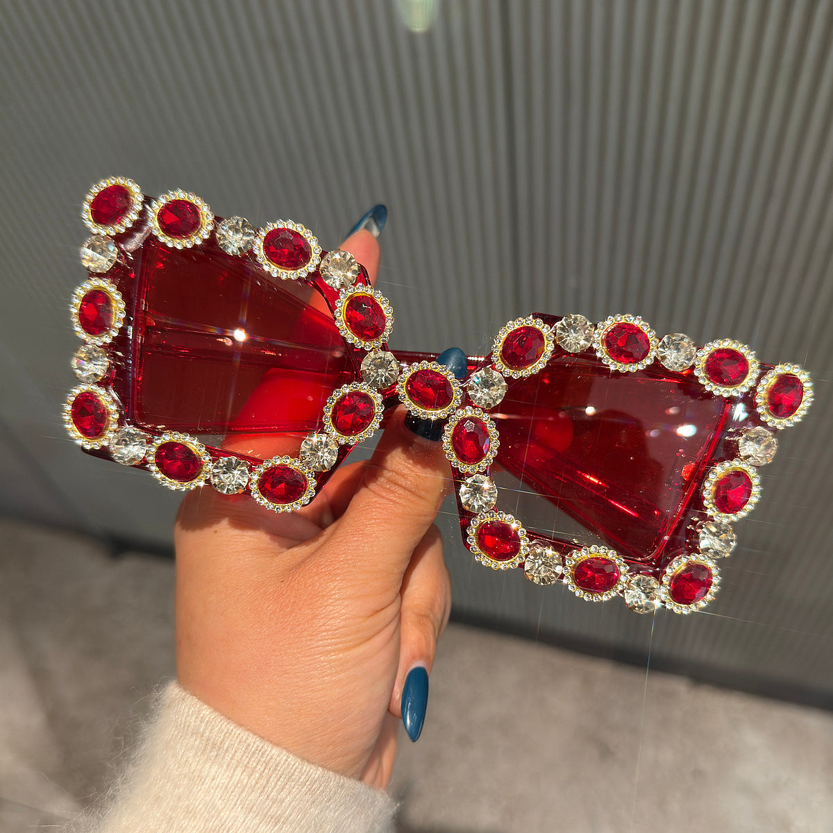 Damen Glamouröse Designer-Sonnenbrille mit strassverziertem Rahmen Karnz