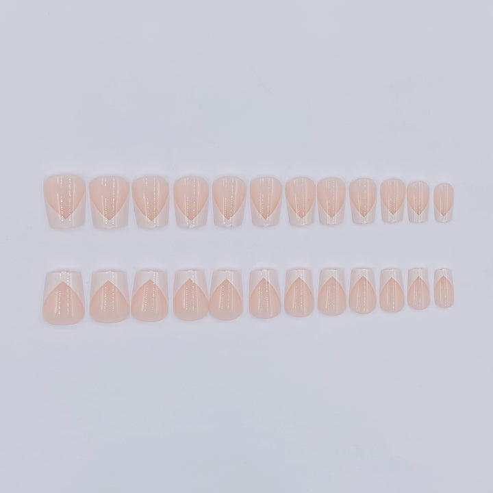 Elegantes Chevron French Tip Nagelset