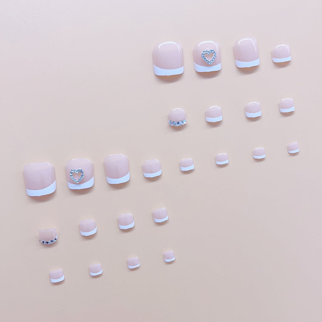 Fußnagelkunstset mit eleganten Glitzer- und Herzverzierungen Karnz