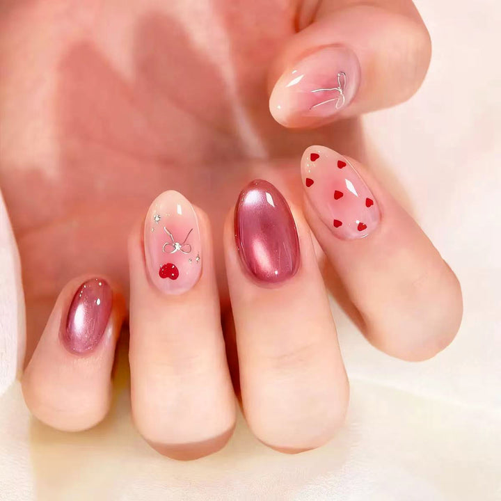 Dekorative Herz-verzierte Press-On Nagelset