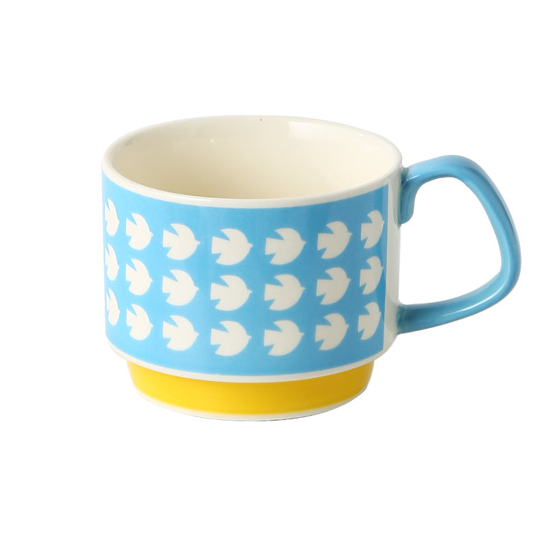 Keramikbecher mit Retro-Punkte-Design und ergonomischem Henkel