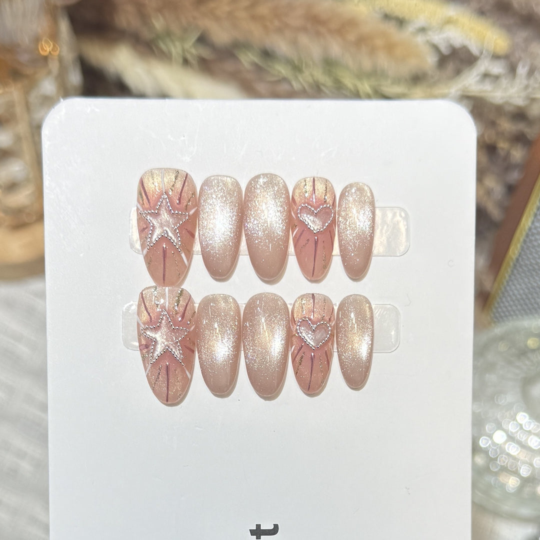 Modischer Press-On Nagelset mit glamourösen Stern- und Herzdesigns Karnz