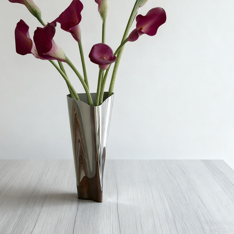 Zeitgenössische flüssige Metallvase