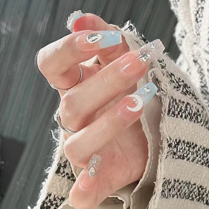 Elegante und Glänzende Nagelkunst Karnz