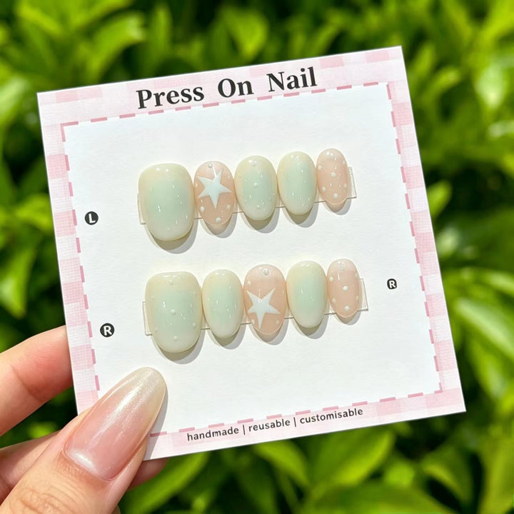 Glamourös Press-On Nagelkunst Set mit dekorativen Strasssteinen