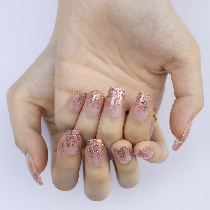 Glitzernde Kunstnägel mit Elegantem Ombre-Effekt Karnz