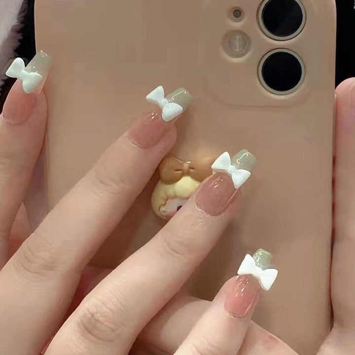 Dekoratives florales Press-On-Nagelkunst-Set Karnz