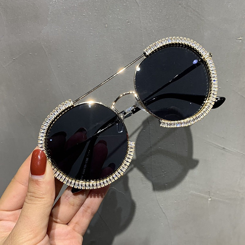 Damen glamouröse Sonnenbrille mit funkelndem Kristallrahmen Karnz